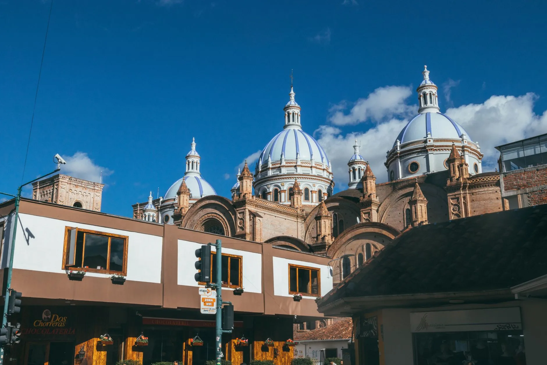 Coupoles de la cathédrale et toits du centre historique de Cuenca